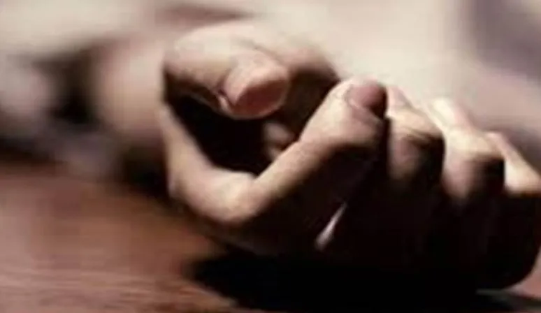 कासगंज: ट्रैक्टर निकालने को लेकर बवाल, जमकर चले ईंट-पत्थर, एक की मौत