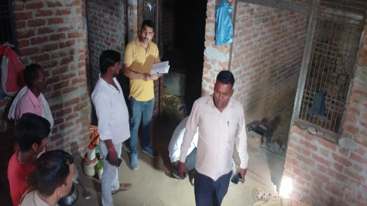 कासगंज: टूट गया एक पिता...पत्नी और बच्चों के जाने का गम सह न सका, फंदे से लटककर दे दी जान