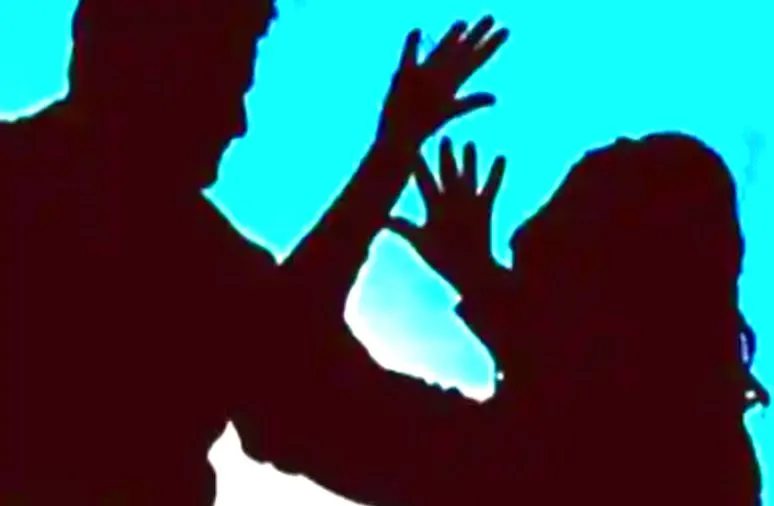 लखीमपुर खीरी: जीजा ने कमरे में सो रहीं दो सालियों से की छेड़छाड़, विरोध पर पीटा