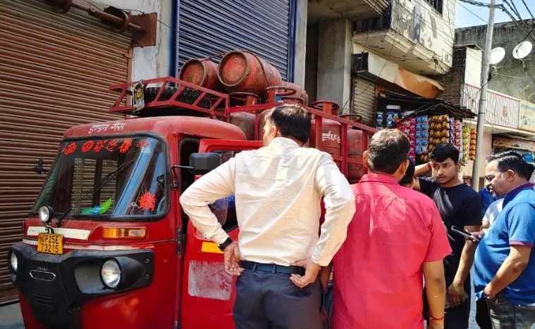 Bareilly: कालाबाजारी पर कसा शिकंजा, दो एजेंसी समेत गैस का भंडारण करने वाले पर FIR