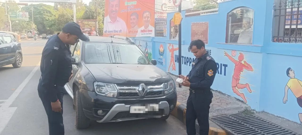 नो पार्किंग के खिलाफ सीपीयू का अभियान, 22 के काटे चालान