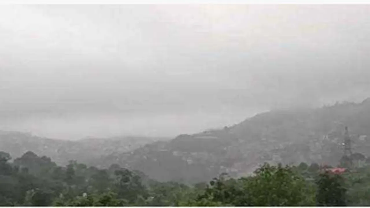 हिमाचल में आंधी-तूफान से भारी तबाही, बिजली और पानी की आपूर्ति ठप, अंधेरे में डूबे सैकड़ों गांव, ओलावृष्टि से फसलें हुईं क्षतिग्रस्त