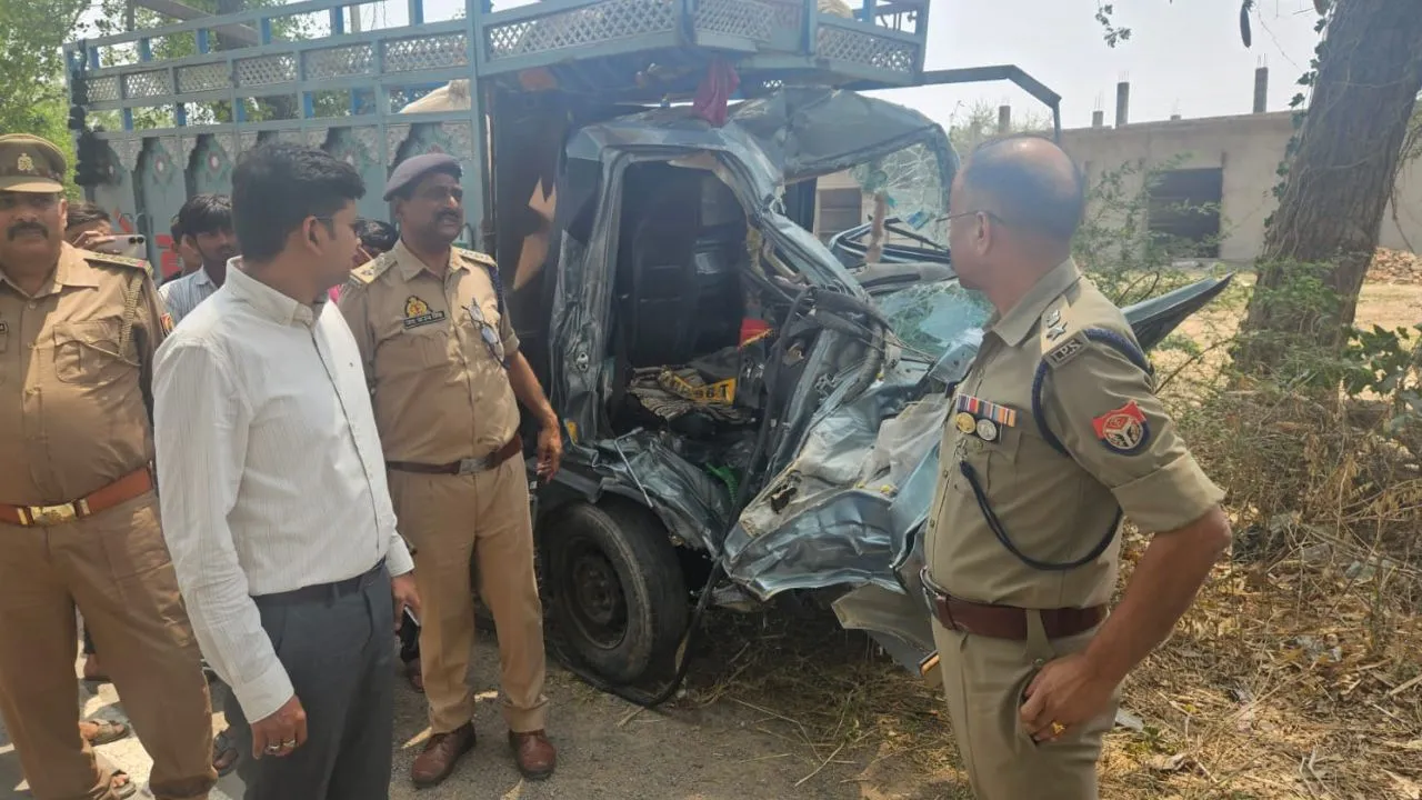 Chitrakoot Accident: श्रमिकों की पिकअप को टैंकर ने मारी टक्कर, दो की मौत, एक बच्ची और पांच श्रमिक घायल, दो रेफर
