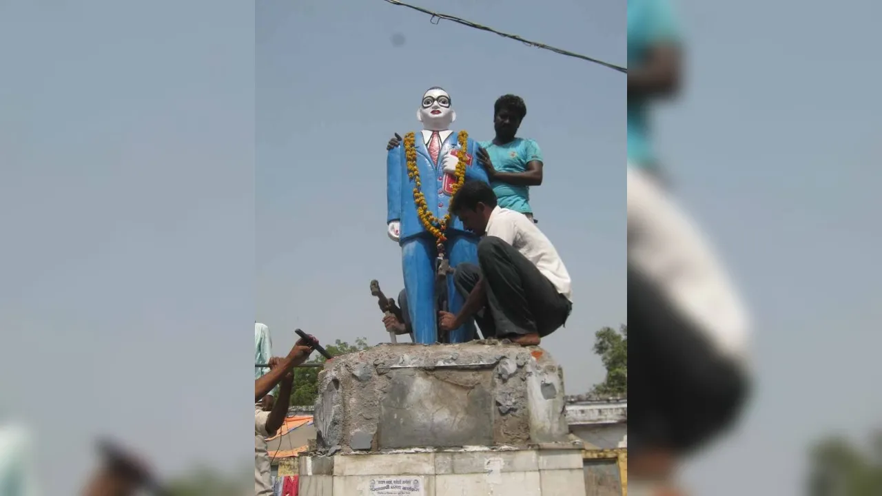Unnao News: बाबा साहब की प्रतिमा स्थापना को लेकर संघर्ष जारी, साढ़े नौ साल बाद भी नहीं मिली स्वीकृति