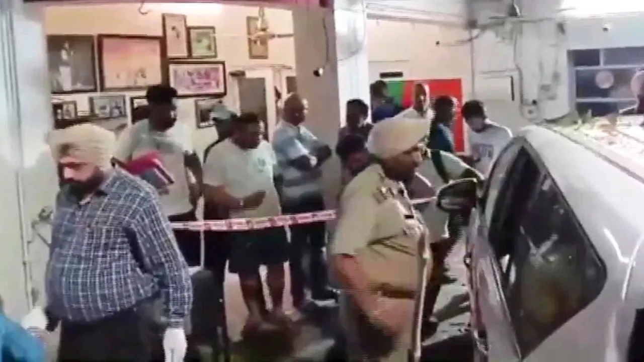 पंजाब: जालंधर में भाजपा नेता मनोरंजन कालिया के घर पर ग्रेनेड से हमला, जांच में जुटी पुलिस 