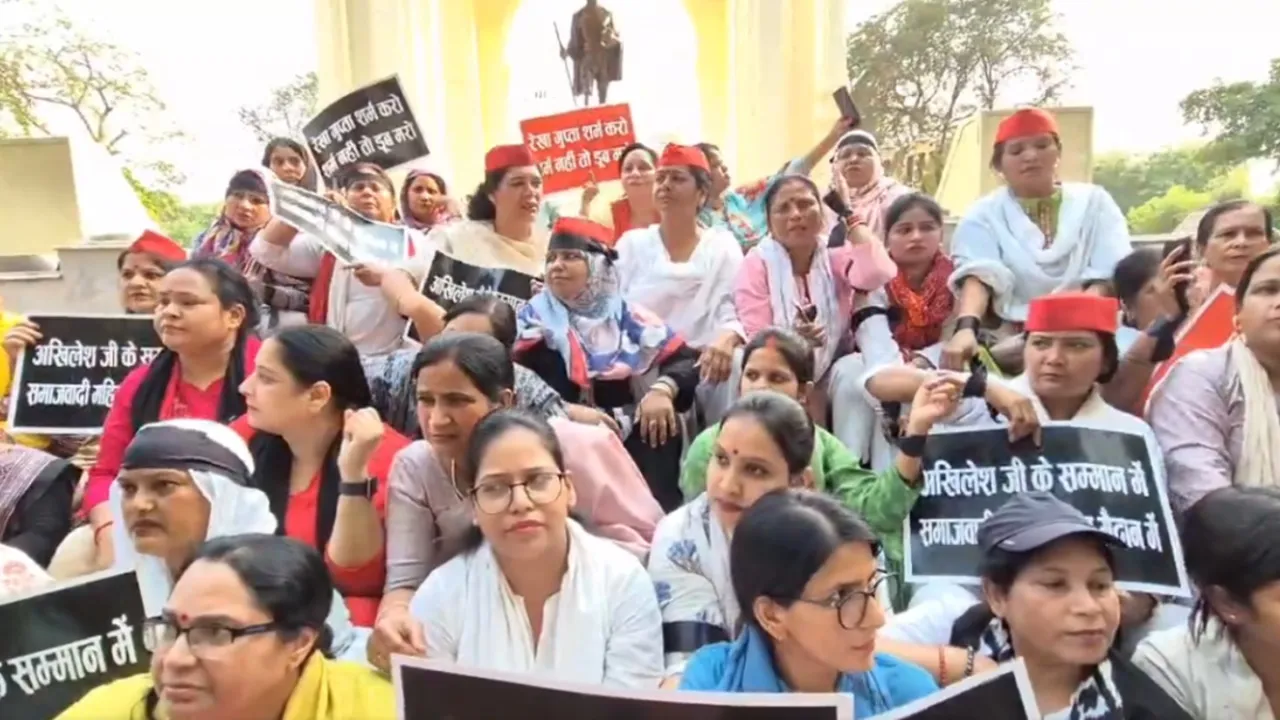 यूपी के इन शहरों में सपाई पर हुई बड़ी कार्रवाई, पायल किन्नर, जूही सिंह और सुमैया राणा समेत कई के खिलाफ मामला दर्ज