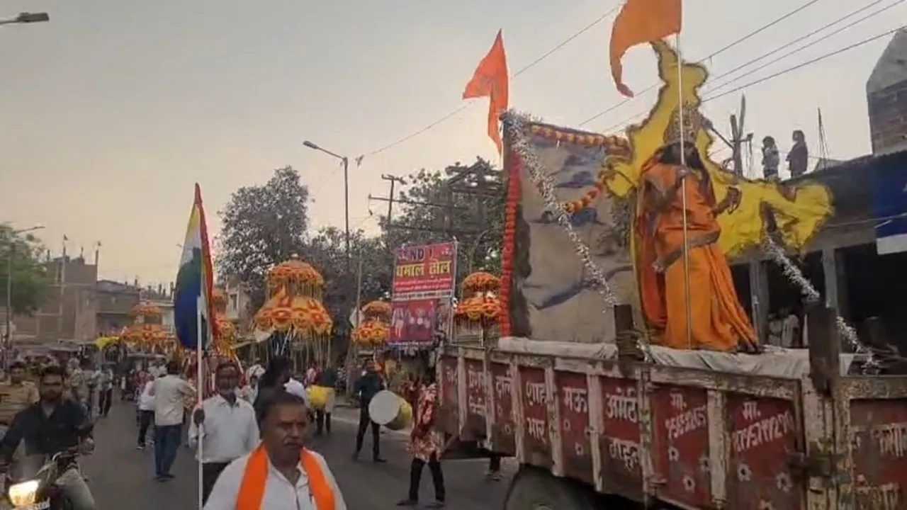 महावीर जयंती आज: अमेठी में निकली गई विशाल शोभायात्रा, जैन समाज के साथ-साथ सर्व समाज के लोग हुए शामिल