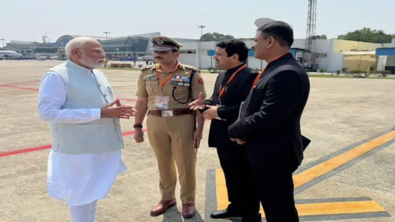 प्रधानमंत्री मोदी पहुंचे वाराणसी, अधिकारियों से गैंग रेप मामले की ली जानकारी, सख्त कार्रवाई के दिए निर्देश