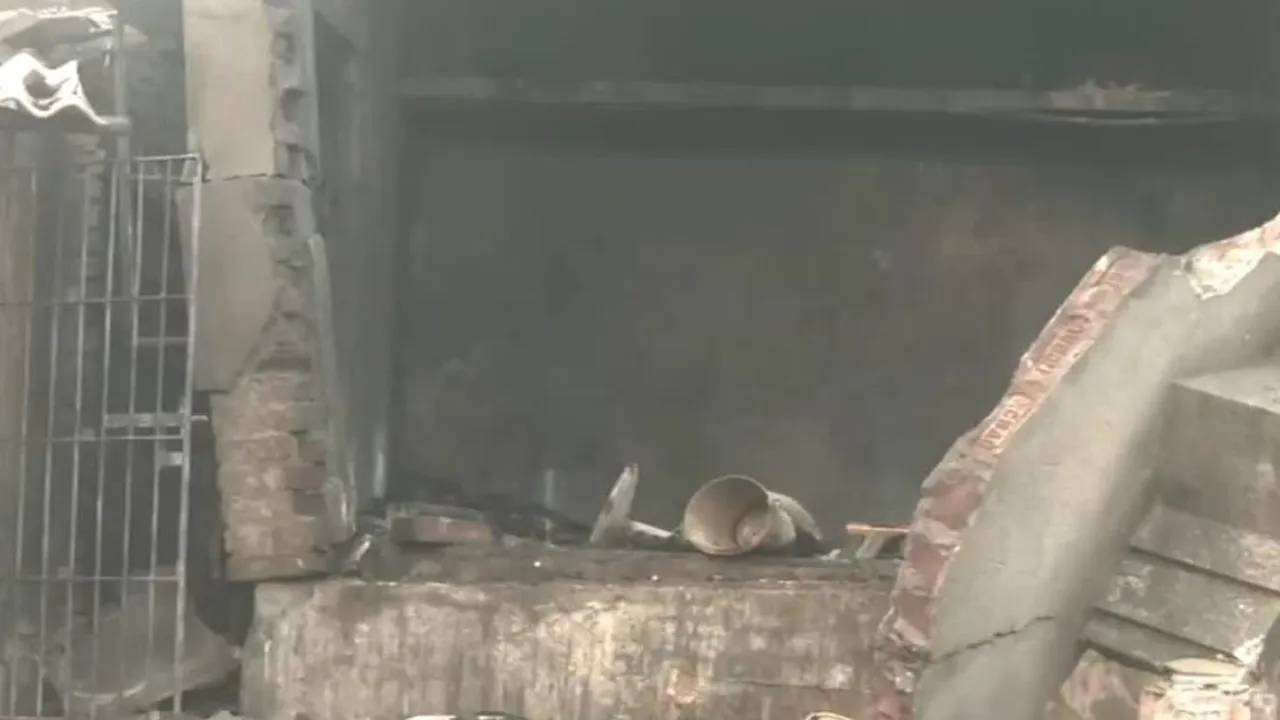 पश्चिम बंगाल: घर में गैस सिलेंडर फटने से चार बच्चों समेत एक ही परिवार के 8 लोगों की मौत, जांच में जुटी पुलिस