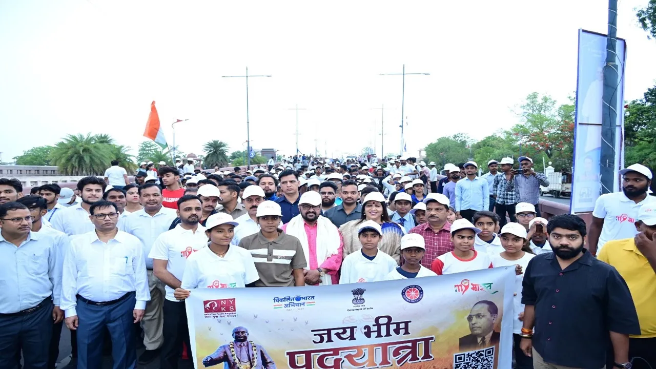 ''जय भीम पदयात्रा'' को योगी के मंत्री ने दिखाई हरी झंडी, कहा- बाबा साहेब ने जीवनभर असमानता के विरुद्ध किया संघर्ष