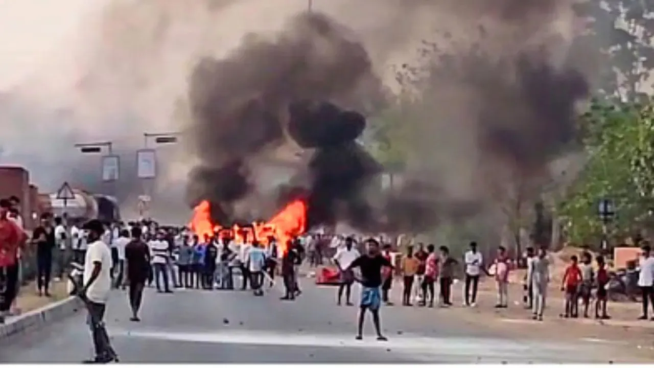 वक्फ बिल: मुर्शिदाबाद हिंसा मामले में पुलिस ने अब तक 150 लोगों को किया गिरफ्तार, अलर्ट पर सुरक्षा बल  