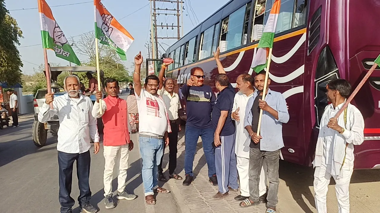 बहराइच कांग्रेस में नहीं थम रहा विवाद, पूर्व जिलाध्यक्ष संग दो बसों से दिल्ली के लिए रवाना हुए कांग्रेसी, जानें मामला 