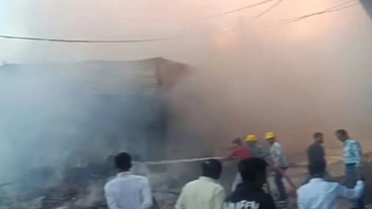 आंध्र प्रदेश में बड़ा हादसा: पटाखा कारखाने में विस्फोट से आठ मजदूरों की मौत, सात अन्य घायल  