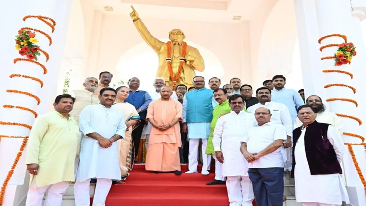 Ambedkar Jayanti: डॉ. आंबेडकर की प्रतिमा पर CM योगी ने किया माल्यार्पण, अर्पित की श्रद्धांजलि