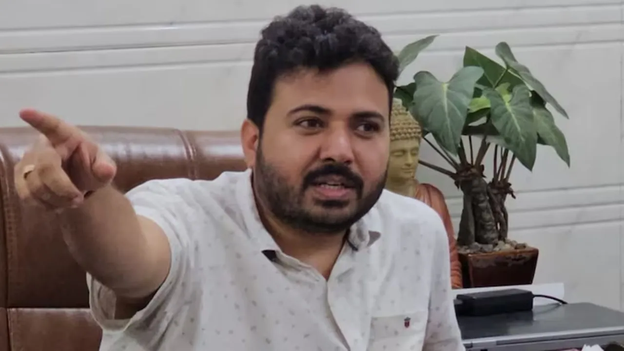 पूर्व विधायक दुर्गेश पाठक के आवास पर CBI की रेड, बोली AAP- डर के कारण रची गयी साजिश