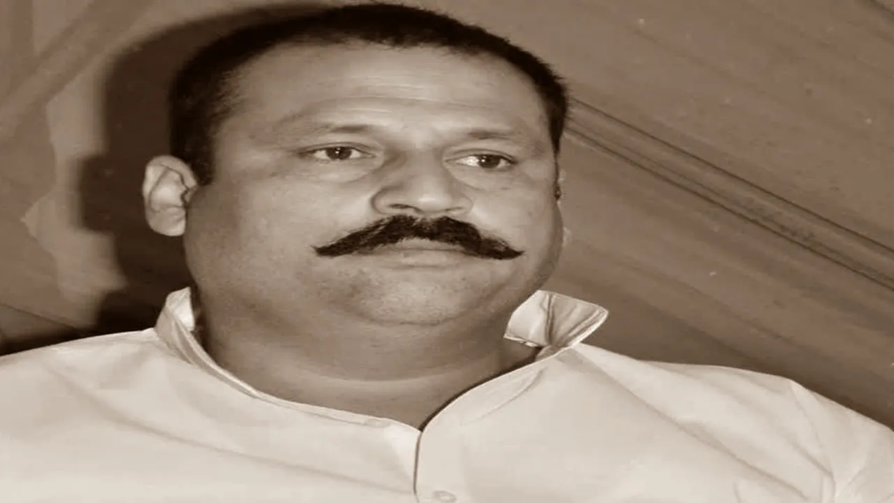 मुजफ्फरनगर: जिला जेल में मोबाइल फोन पहुंचाने के आरोप में बुरहापुर के पूर्व विधायक मोहम्मद गाजी गिरफ्तार 