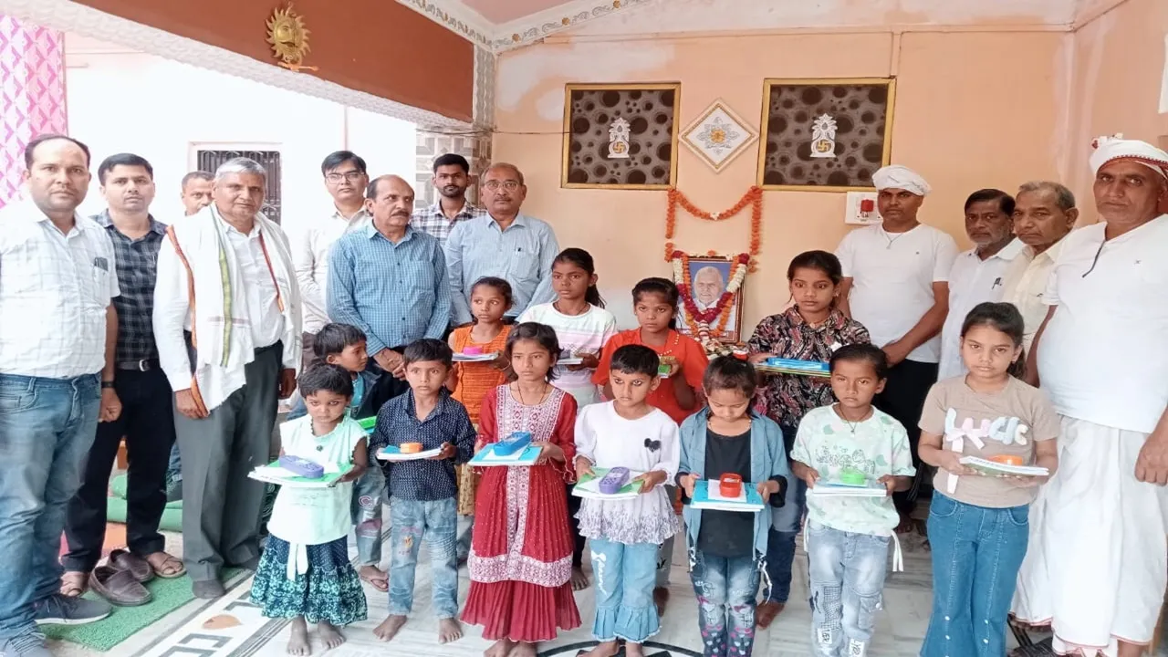 अनुकरणीय पहल : पिता के श्राद्ध पर पौधरोपण, तेरहवीं में 13 बेटियों को शिक्षा के लिए प्रोत्साहन