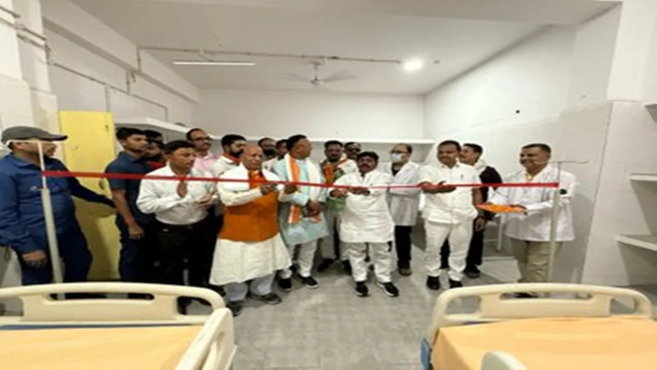 सोनभद्र: अस्पताल में नहीं हुआ प्रोटोकॉल का पालन तो भड़के योगी के मंत्री, बोले- चिकित्सा अधीक्षक के खिलाफ होगा एक्शन