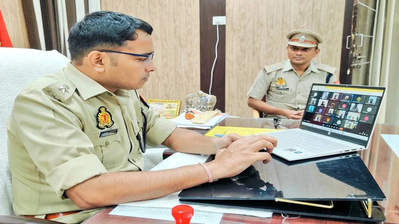 एक्शन में गोंडा एसपी: 4 चौकी प्रभारी समेत 10 उपनिरीक्षकों के बदले कार्यक्षेत्र, कार्य में शिथिलता पर एक को किया लाइन हाजिर 