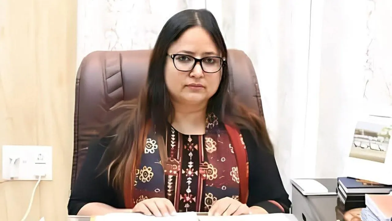 गोंडा: लापरवाही में फंसे जिले के 33 राजस्व निरीक्षक, डीएम ने रोका वेतन