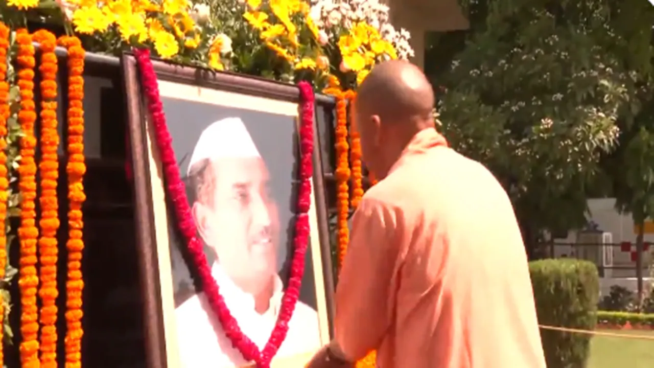 पूर्व मुख्यमंत्री स्वर्गीय हेमवती नंदन बहुगुणा की जयंती आज, सीएम योगी ने अर्पित की पुष्पांजलि, जानें क्या कहा... 