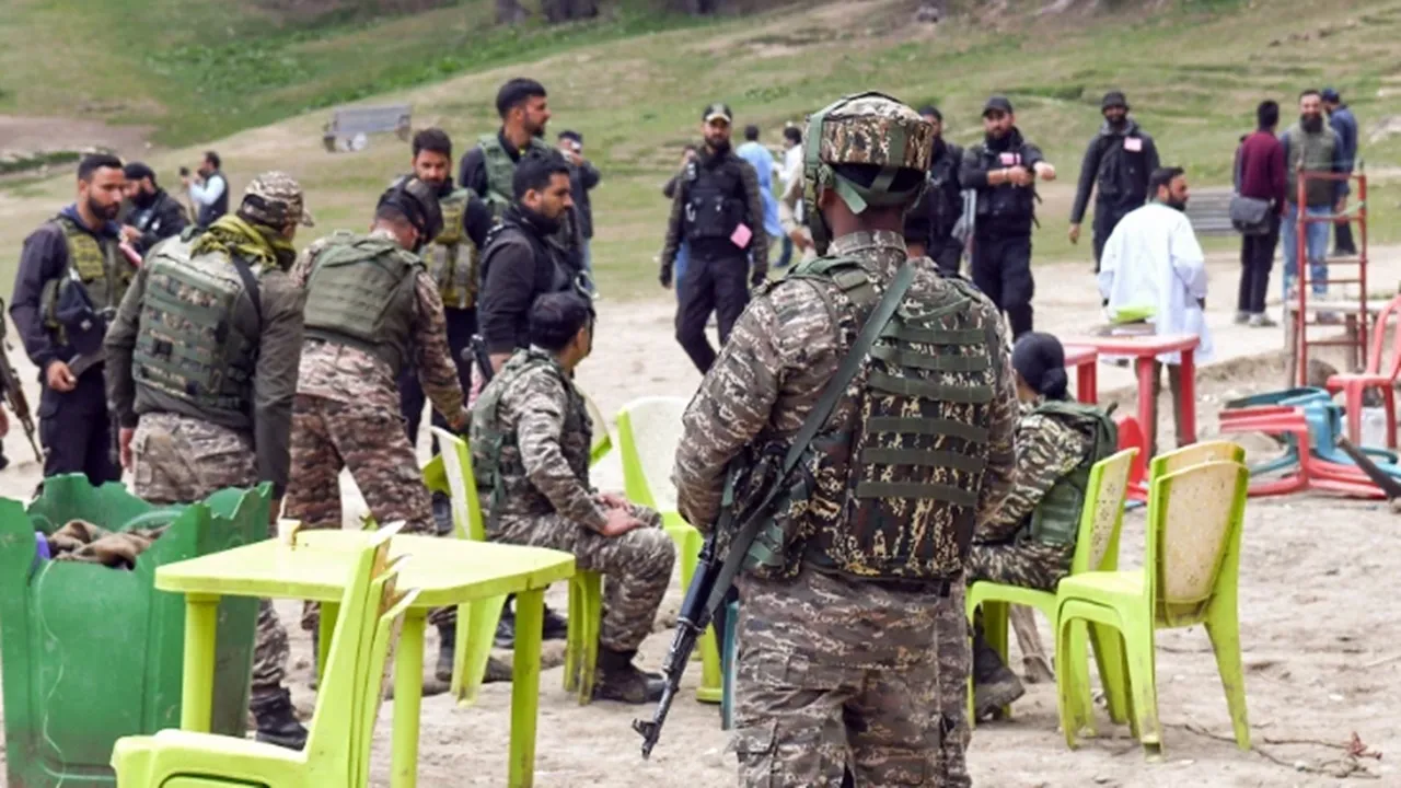 सीमा पर तनाव के बीच भारत सरकार ने न्यूज चैनलों को जारी की एडवाइजरी, कहा- Defense Operations की लाइव कवरेज से बचें