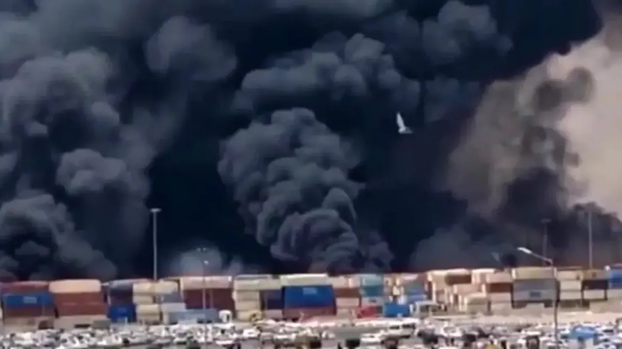 ईरानी बंदरगाह पर हुए विस्फोट में मरने वालों की संख्या बढ़कर 25 हुई, 800 से अधिक लोग घायल 