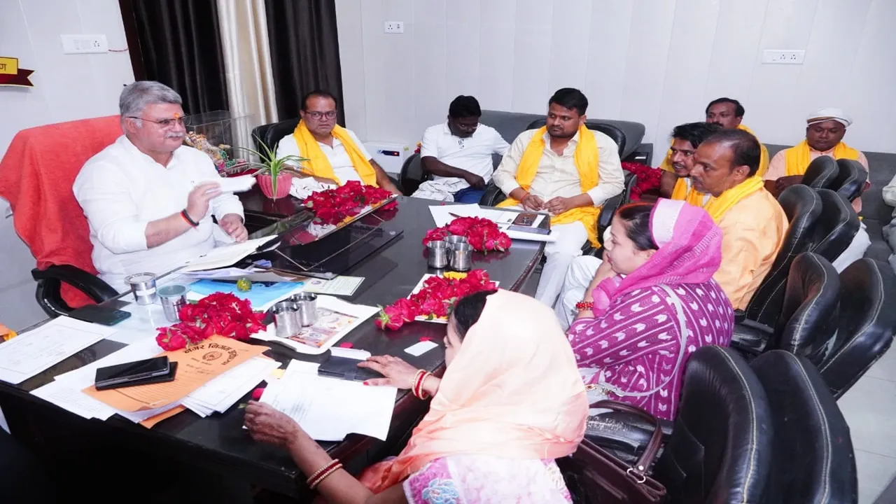 अयोध्या: रामपथ पर मांस व मदिरा की बिक्री पर रोक का प्रस्ताव, नगर निगम में 14 करोड़ लाभ का बजट पास  