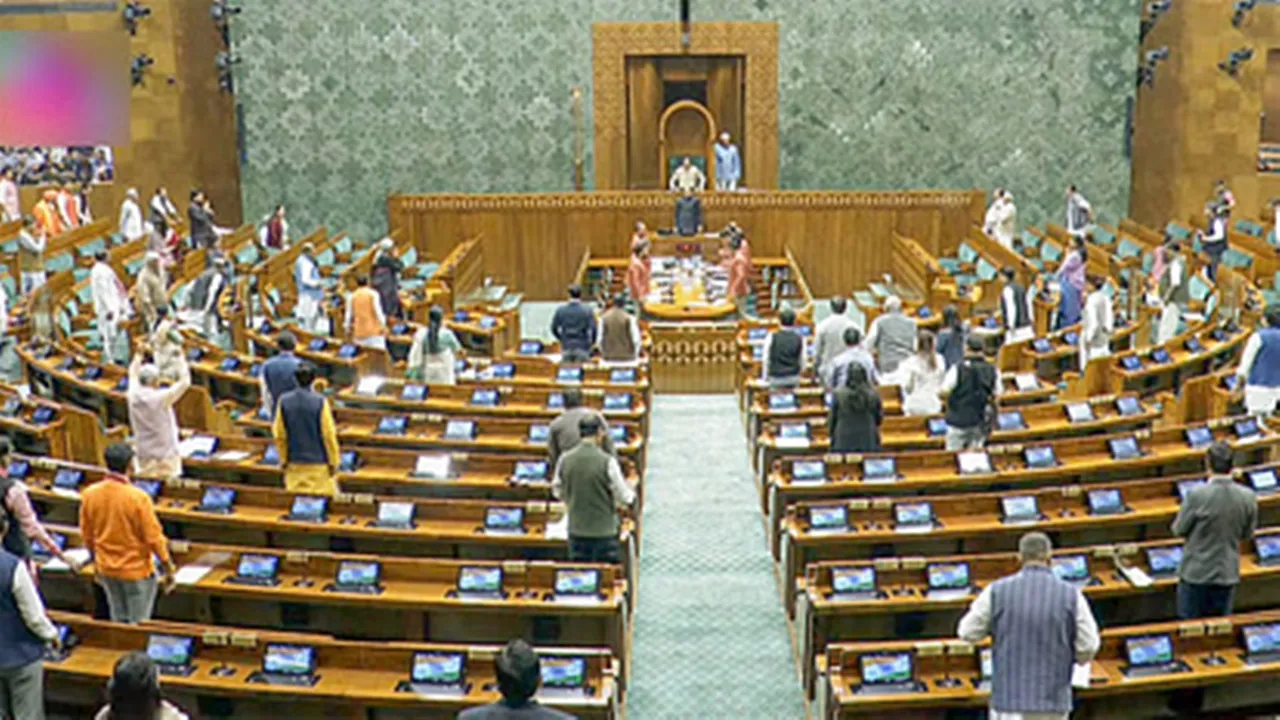 सोनिया गांधी की टिप्पणी और अमेरिकी ‘टैरिफ’ को लेकर लोकसभा में हंगामा, कार्यवाही 12 बजे तक स्थगित 