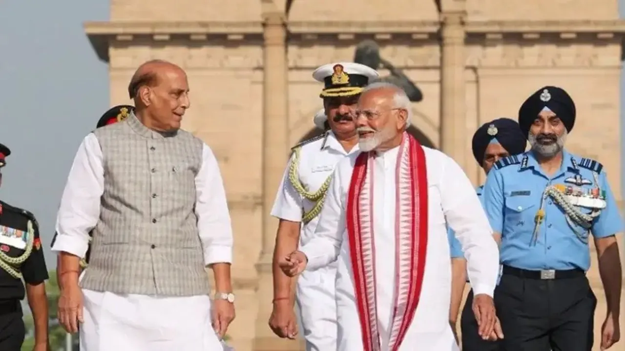 Pahalgam Attack: पीएम मोदी से मिले राजनाथ सिंह, जम्मू कश्मीर के हालात से कराएंगे अवगत