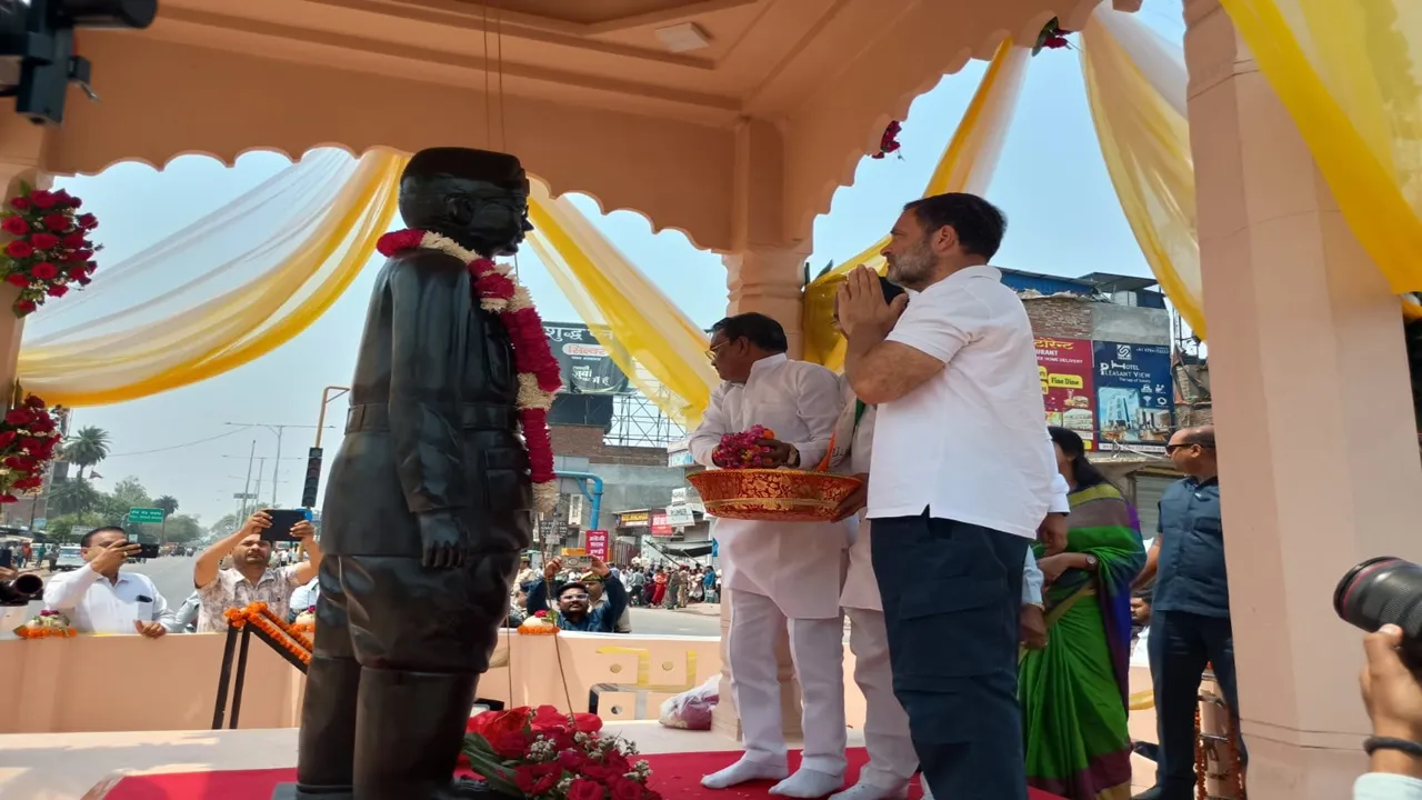 RaeBarelit: दो दिन के दौरे पर रायबरेली पहुंचे राहुल गांधी, नेताजी सुभाष चंद्र बोस की प्रतिमा का किया लोकार्पण