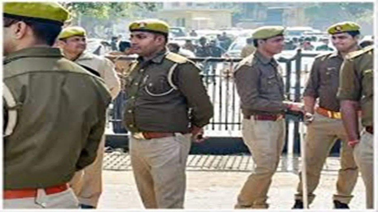 Waqf Bill: वक्फ संशोधन बिल के बाद आज पहला जुमा, UP में बढ़ाई गई सुरक्षा, चप्पे-चप्पे पर पुलिस का पहरा