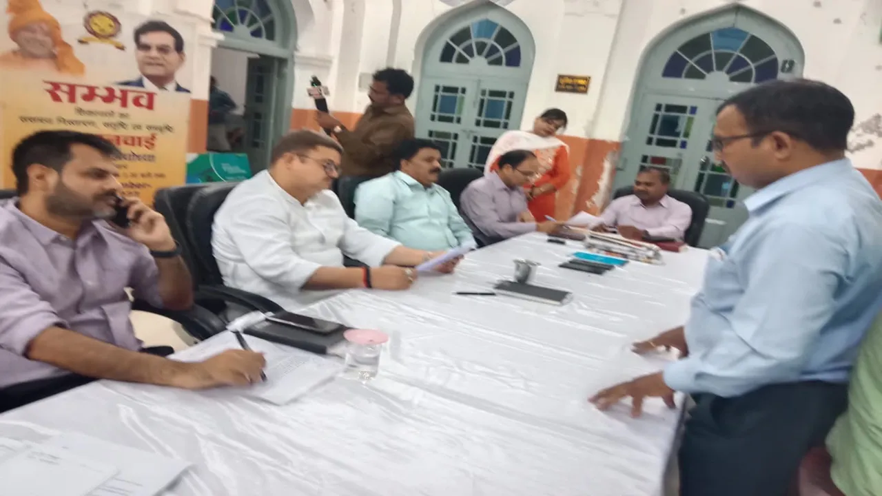 अयोध्या: महापौर व नगर आयुक्त ने की जनसुनवाई, समस्याओं का किया समाधान  