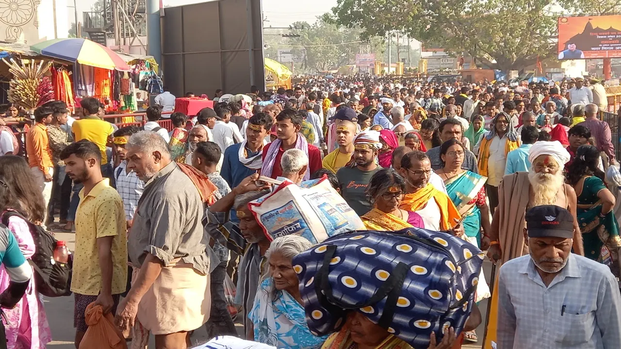 Ram Navami 2025: रामनवमी पर अयोध्या में उमड़ा रामभक्तों का सैलाब, ड्रोन से हो रही निगरानी  