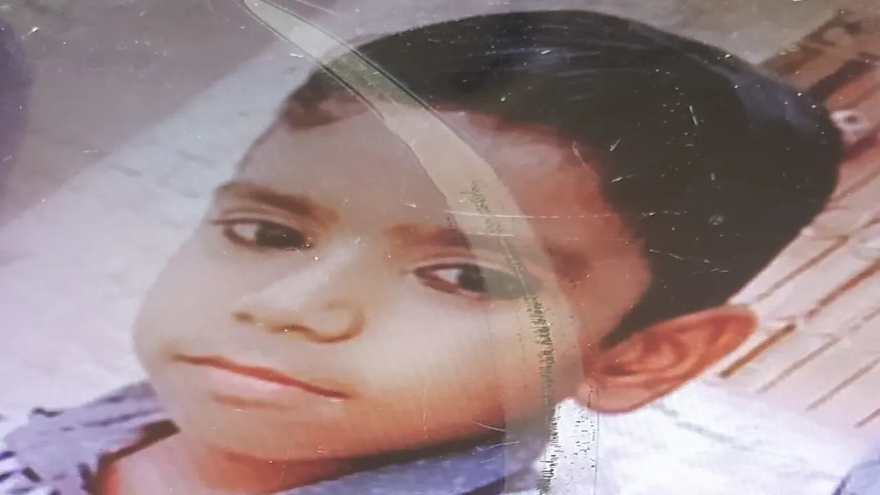 हरदोई: इकलौते लाल की मौत से हर कोई बेहाल, नहीं थम रहें आंसू, सड़क हादसे में छात्र की मौत