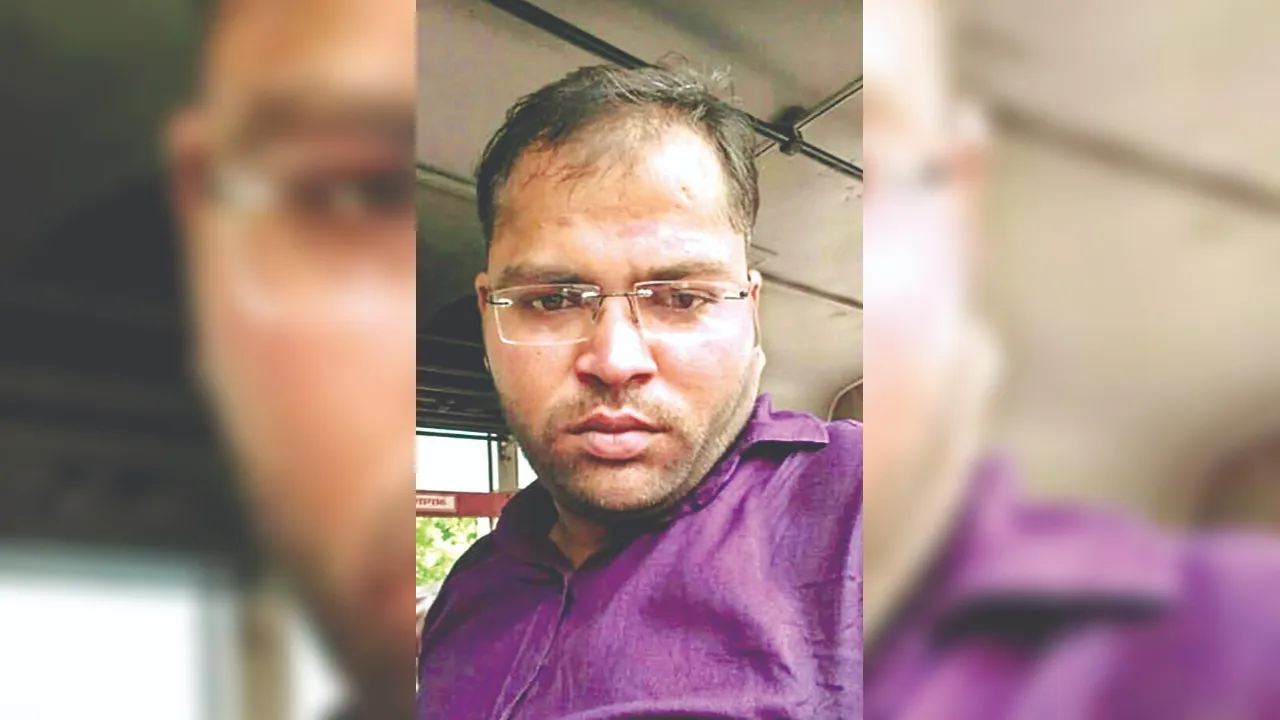 Kanpur में युवक की मौत: बाइक में पीछे बैठा दोस्त अचानक गाड़ी से कूदा, चालक समेत बाइक डंपर के नीचे घुसी, जानिए पूरा मामला