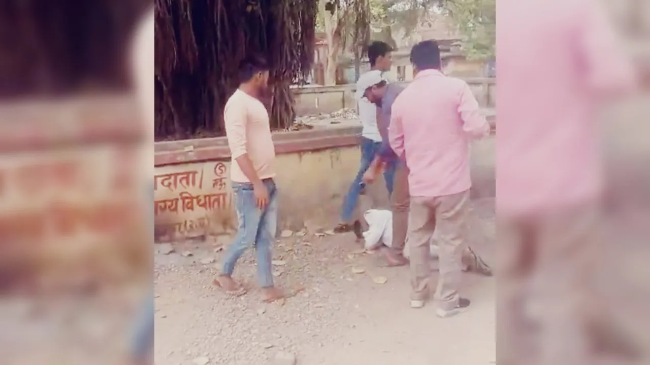 Chitrakoot में सचिव पर FIR: श्रमिक की पिटाई का आरोप, पांच अज्ञात पर भी रिपोर्ट, जानिए पूरा मामला 