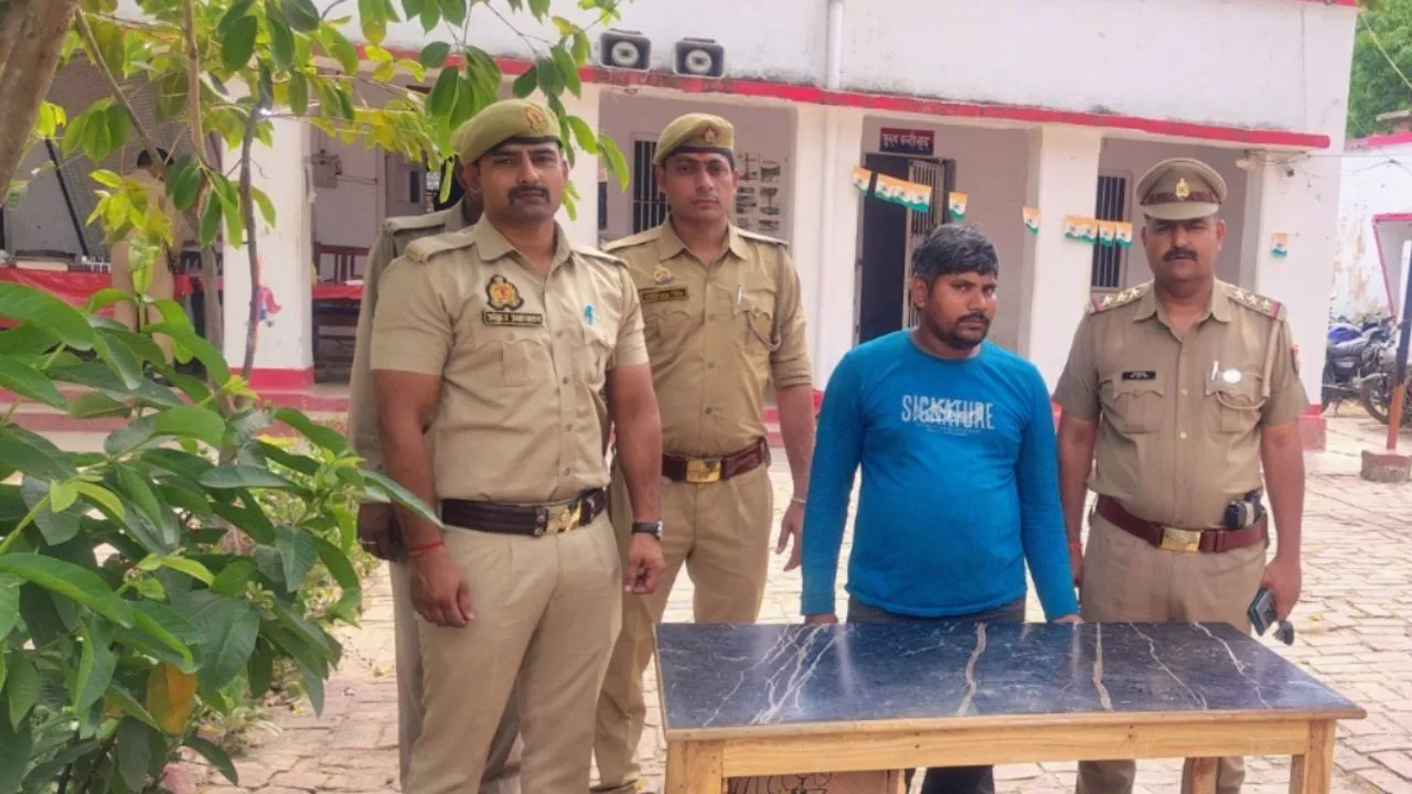 कानपुर देहात में शराब तस्करी समेत अन्य मामले में फरार 50 हजार का इनामी गिरफ्तार: STF के पकड़े जाने के डर से नाम बदलकर रह रहा था...