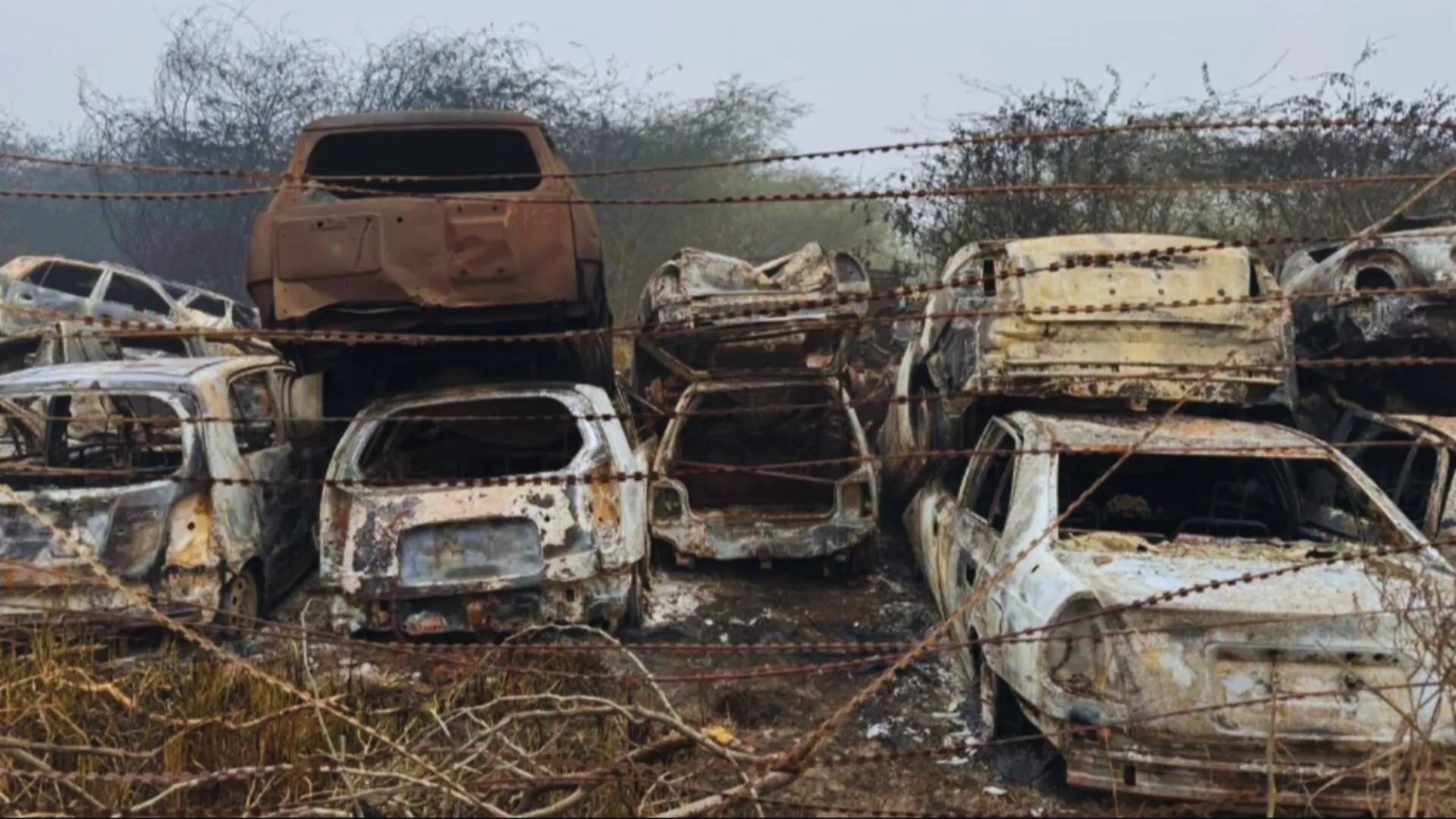 नेहरू प्लेस में दिल्ली पुलिस के मालखाने में लगी आग, 100 से अधिक वाहन जलकर खाक