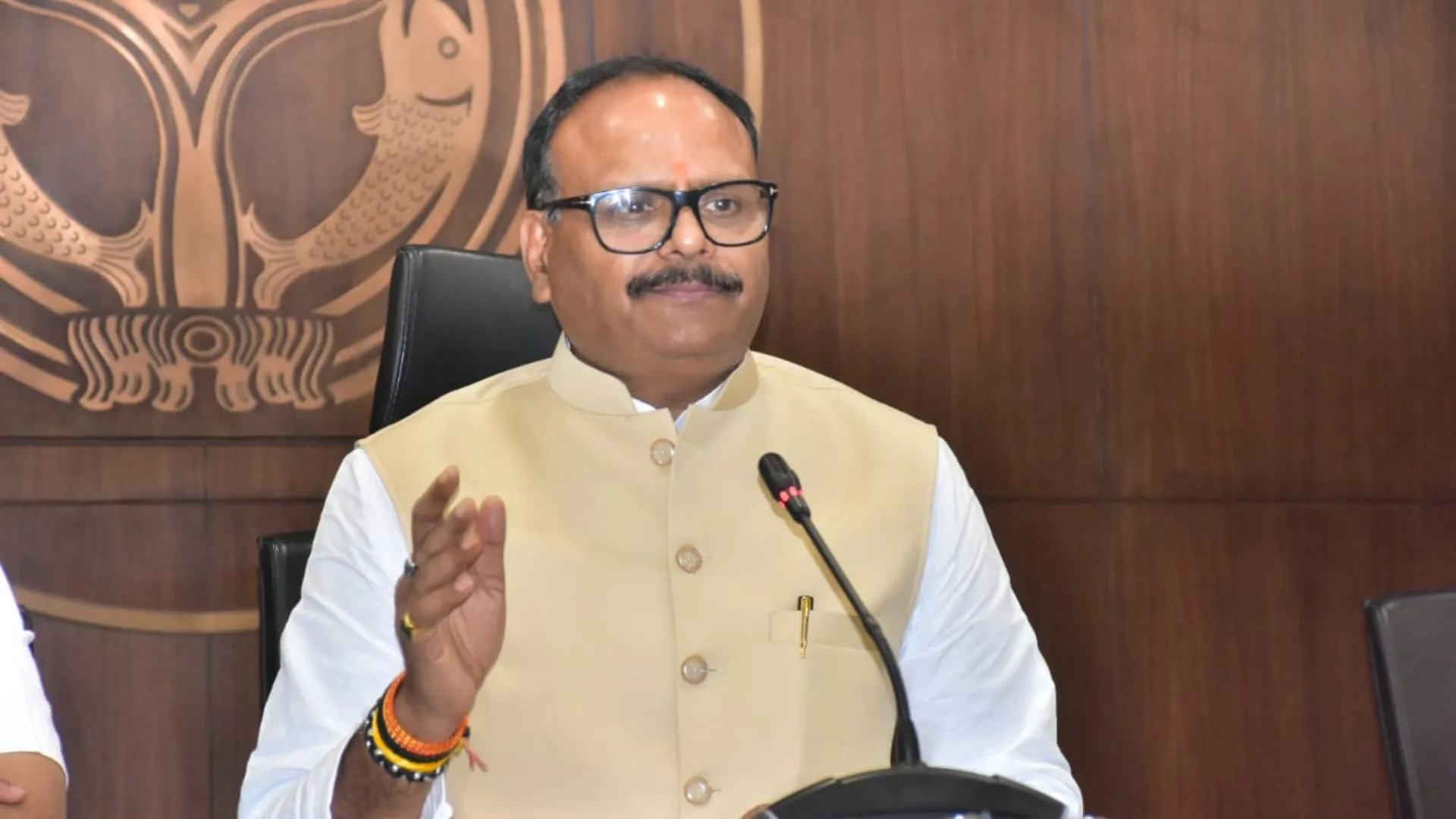 हरदोई: डिप्टी सीएम ब्रजेश पाठक का बड़ा एक्शन, सीएचसी में तैनात दो नर्सों को हटाया, डॉक्टर पर भी हो सकती है कार्रवाई
