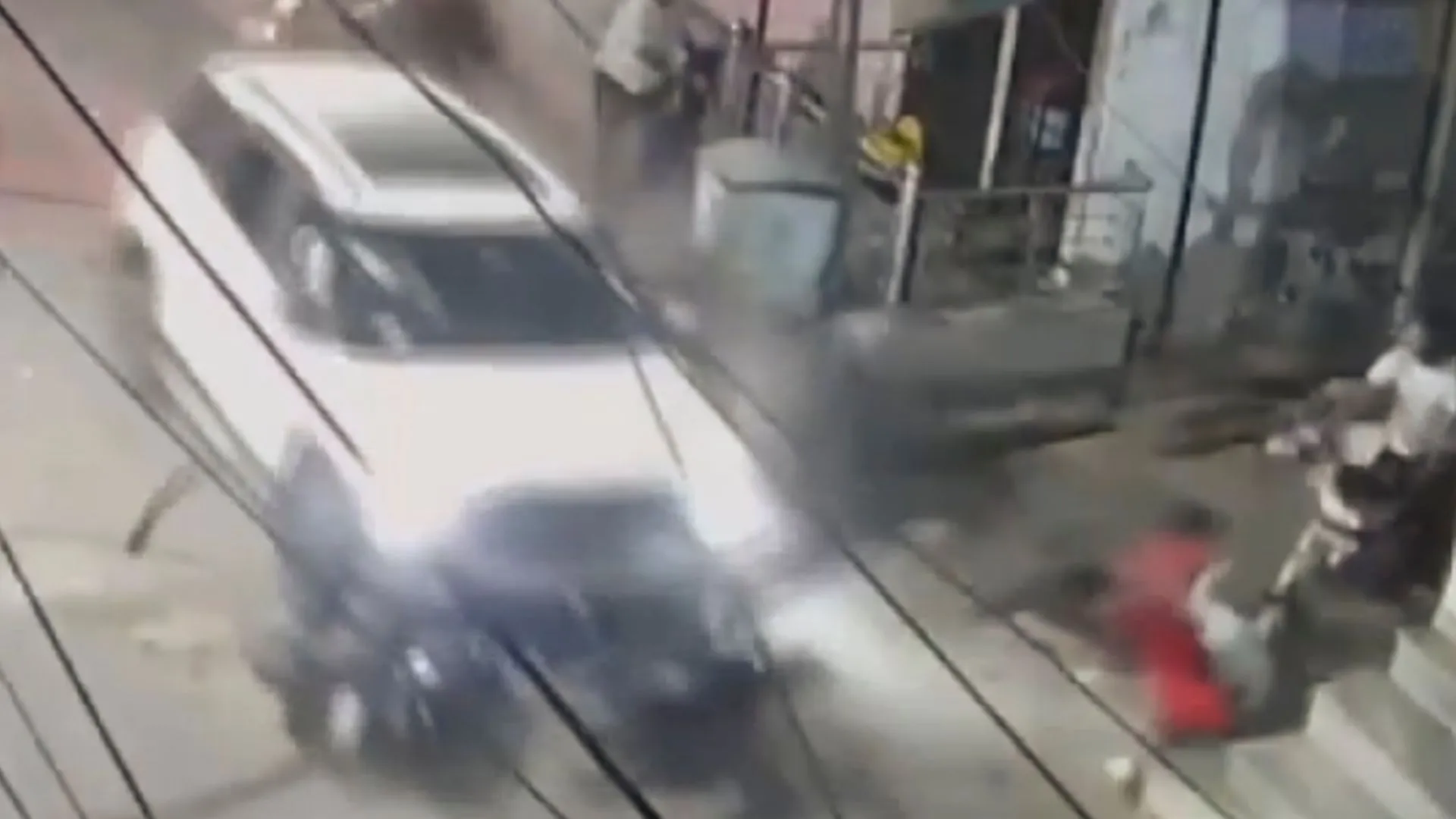 नशे में धुत चालक ने एसयूवी से पैदल यात्रियों और वाहनों को मारी टक्कर, तीन की मौत...छह घायल 