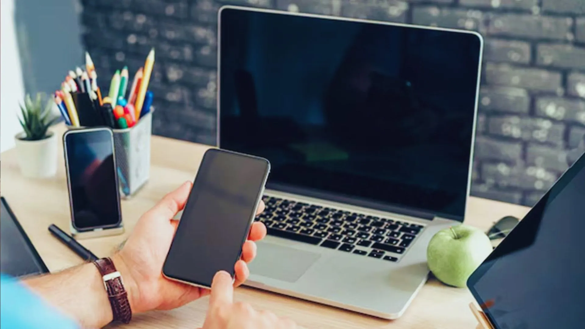 अपना पुराना लैपटॉप या फोन बेच रहे हैं? इन 3 बातों का ध्यान रखना जरूरी