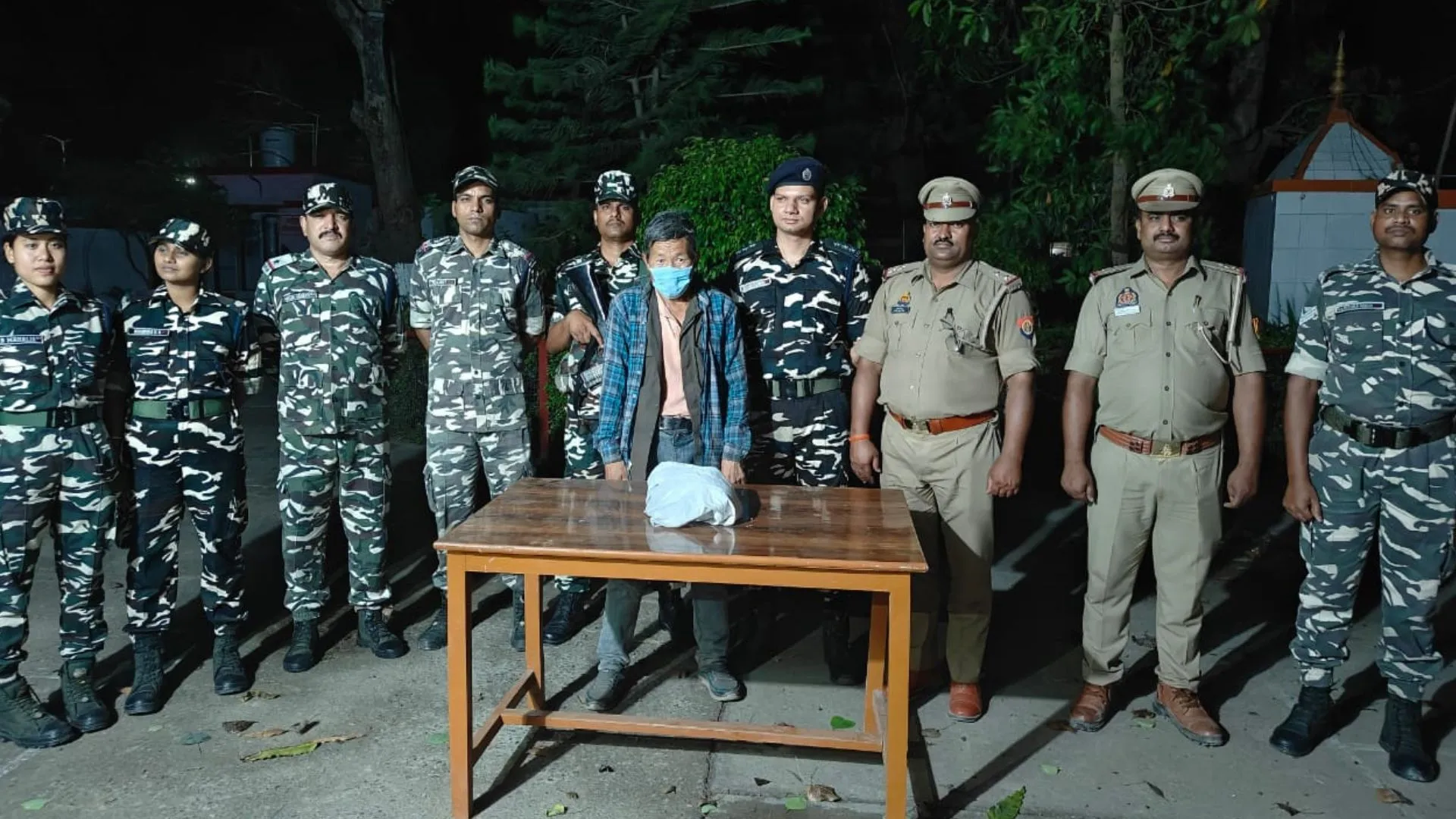 बहराइच: भारत-नेपाल सीमा से 70 लाख रुपये का चरस बरामद, पुलिस ने  तस्कर को किया गिरफ्तार