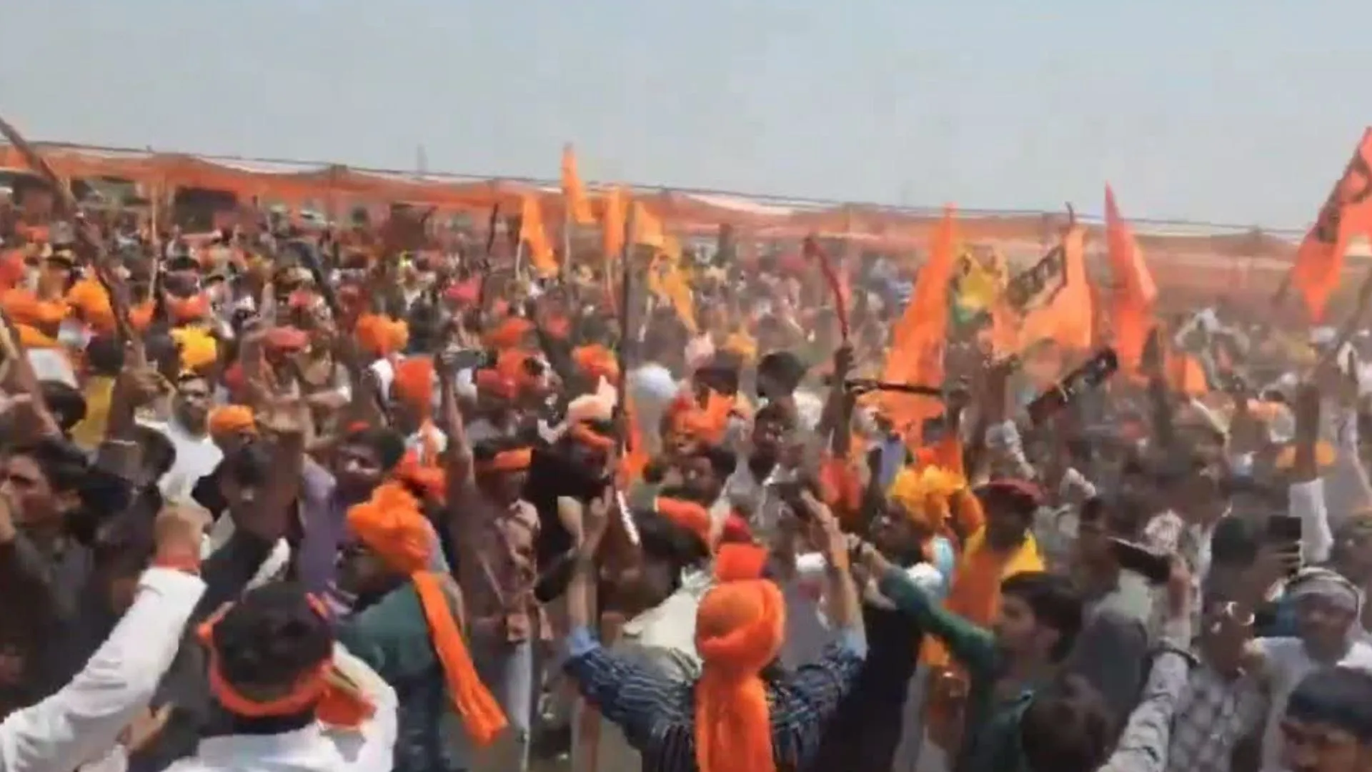 आगरा: सांसद सुमन के बयान से नाराज करणी सेना कर रही रक्त स्वाभिमान रैली, सुरक्षा के कड़े इंतजाम 