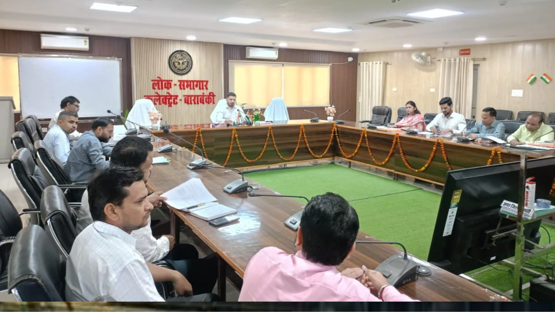 बाराबंकी: आधारकार्ड बनने में आ रही समस्याओं को करें दूर- डीएम  