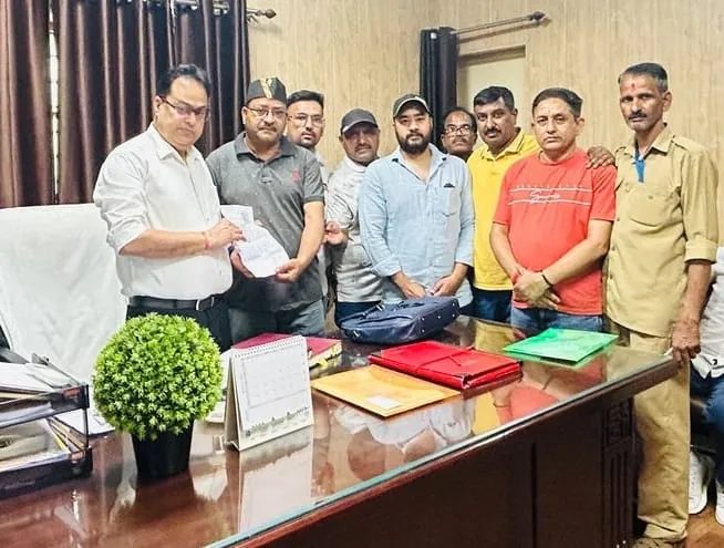 नैनीताल हाईवे चौड़ीकरण: गलत नापजोख के विरोध में ग्रामीणों ने सौंपा ज्ञापन    