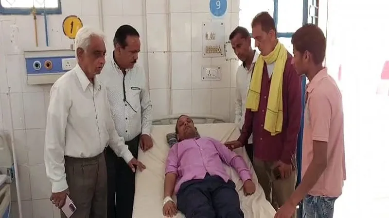 मुरादाबाद : पैसों के लेनदेन को लेकर दो पक्षों में विवाद, फायरिंग में मंदिर जा रहे युवक के पैर में लगी गोली...जिला अस्पताल में भर्ती 