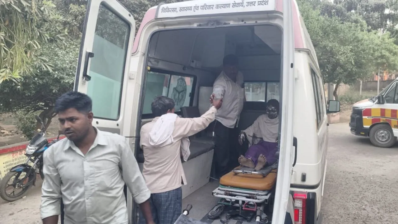 फर्रुखाबाद में गैस सिलेंडर फटने से लगी आग...चार महिलाएं सहित एक घायल, मदद के लिए चिल्लाते रहे लोग