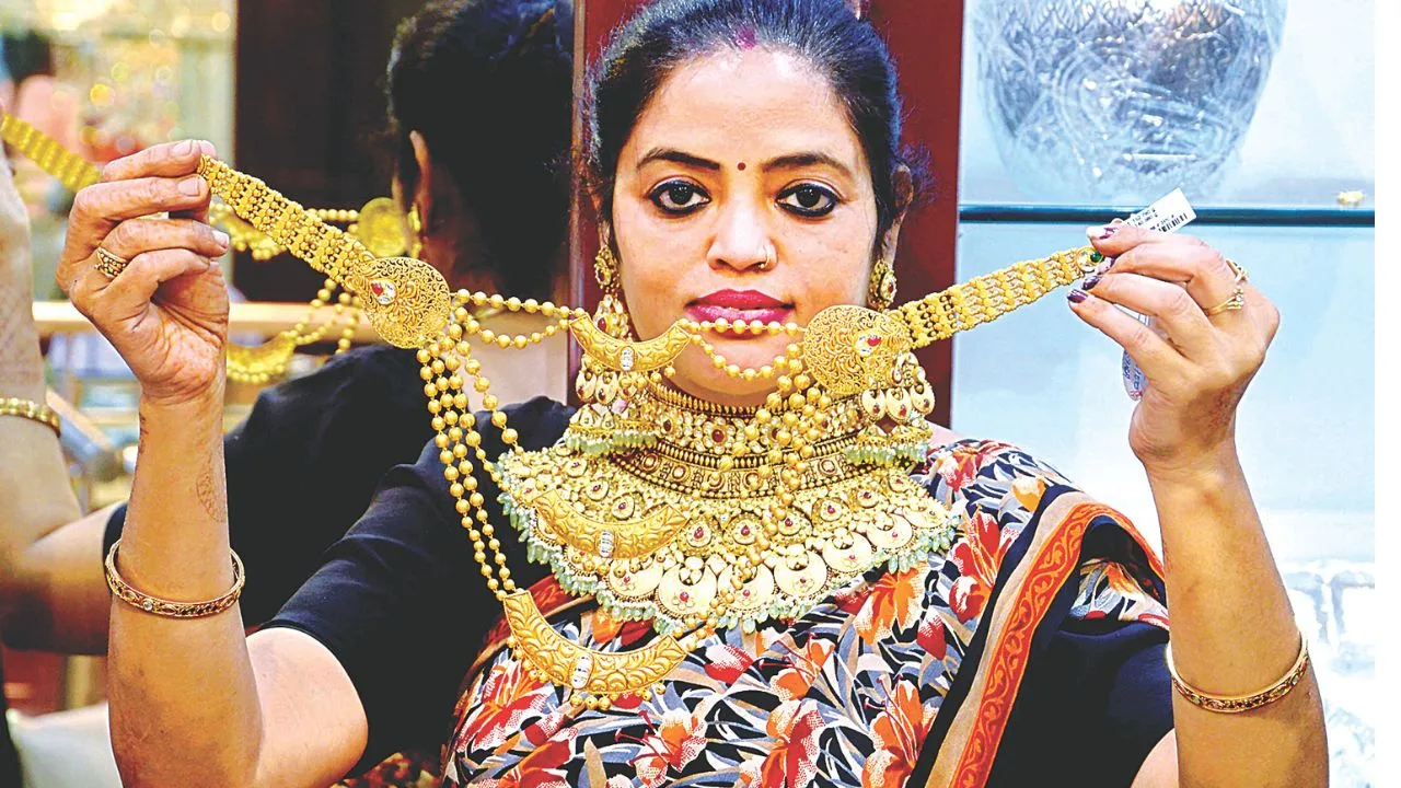 सर्राफा बाजार बेहाल, कानपुर में कारोबारी बोले- कर्मचारियों के पास काम तक नहीं, बाजार में सन्नाटा...