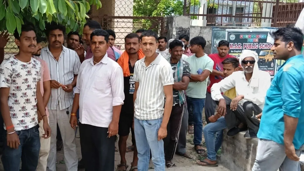 Kannauj; बिजली कटौती से भड़के किसान, अनौगी उपकेंद्र घेरा, ग्रामीणों ने हंगामा काट की नारेबाजी, ताला डालकर भागे कर्मचारी